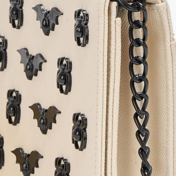 🔹️BETSEY JOHNSON🔹️ XOSYBIL 3 CROSSBODY  CHALK PURSE BAT SPIDER 🖤 - Picture 4 of 5